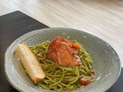 烟熏三文鱼青酱细意面-A30 BISTRO