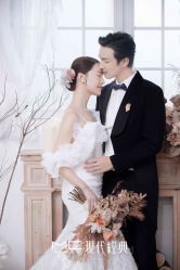 -现代经典婚纱摄影