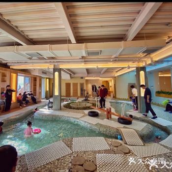 娃喜欢玩水玩泥巴，这里能满足所有的赶脚……各种感官体