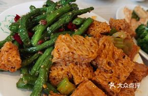 Cold Noodles and Gluten Salad Platter