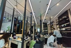 -HAIR CORNER