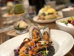 black&nbsp;gold&nbsp;ristto-FLOVIE FLORIST CAFE