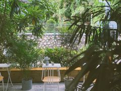 -彳亍咖啡·这里(水湾路店)