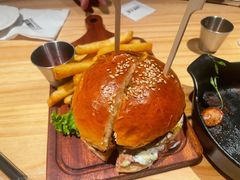 -三勾JJJ Burger&Coffee(梅溪湖店)