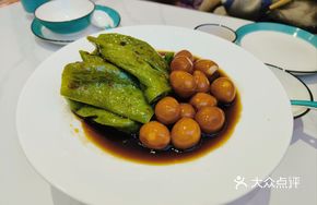 Screw Pepper and Quail Eggs Stir-fry