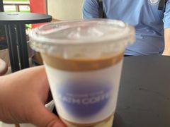 榴莲厚乳拿铁-本来不该有·鲜果咖啡(大梅沙店)
