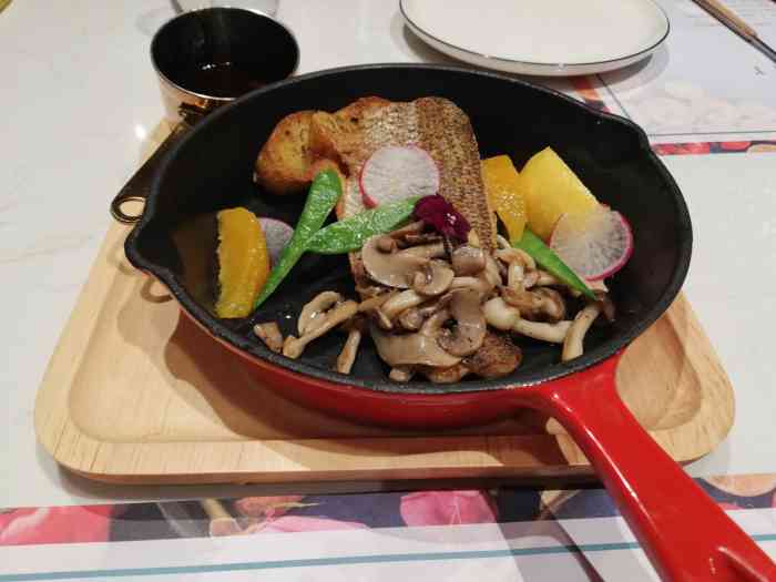 la fleur用心(南开大悦城店)-"赶上人少了没有人就一桌,逛商场的人都