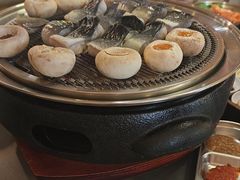 -围炉肉舍•炭烤活鳗•丹东海鲜烤肉(步行街店)