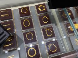 -周大福CHOW TAI FOOK(浦东八佰伴店)