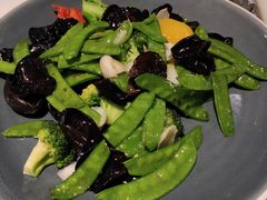 橄榄油炒田园时蔬-港丽餐厅