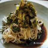 香椿炒鸡蛋配葱油拌面