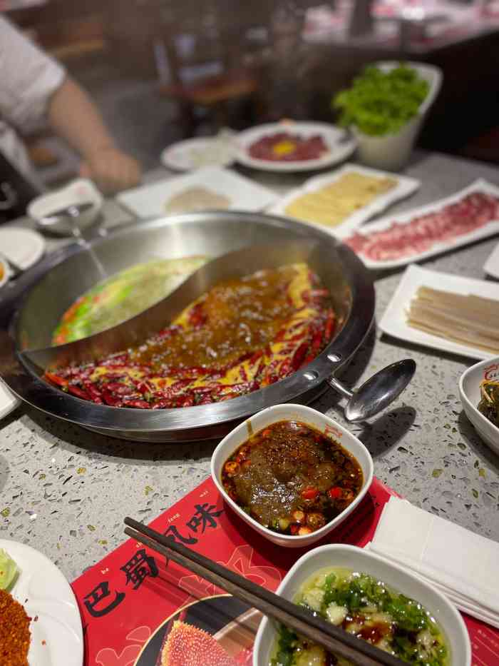 小龙焱成都火锅(沈阳总店)-"鸳鸯锅底个人觉得很香 要了最辣的锅 与.