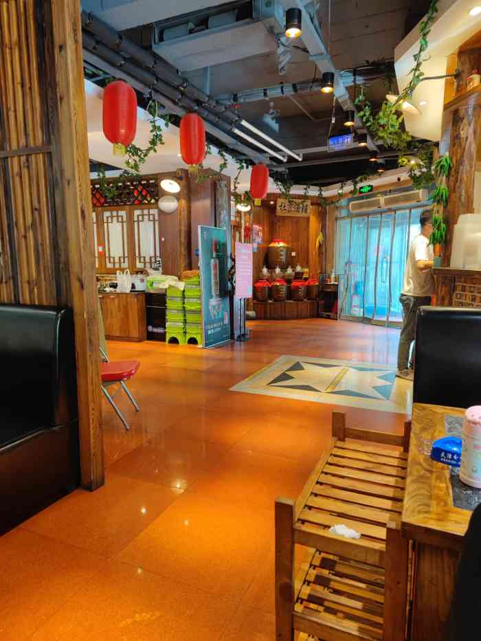 鹅城粤菜馆(士英路店)-"极具特色的餐厅～晚餐时间客人很多!餐厅分.