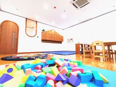 -抱抱熊托育中心(大悦城店)