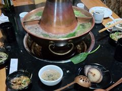 -果松木炭酸菜铜火锅·外婆参鸡汤