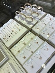 -潮宏基珠宝旗舰店(苏宁广场店)