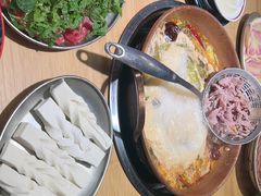 -洱火云南酸菜牛肉火锅(石景山当代商城店)