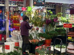 -金三角花鸟鱼综合市场-地面停车场