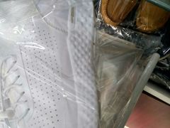 -京伟修鞋洗鞋奢侈品皮具护理店