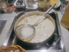 -尚尚仙·酸汤猪手·猪肚鸡火锅(华联万柳购物中心店)