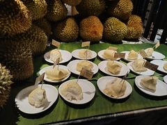 -雍容荟帝王蟹活龙虾展台自助(IFS黑金店)