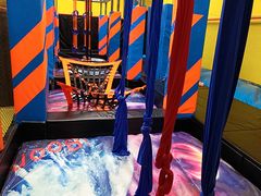 -爱蹦iBOON蹦床运动馆(江汉店)