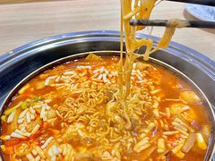 -三清洞摩西韩式年糕火锅(威高广场店)