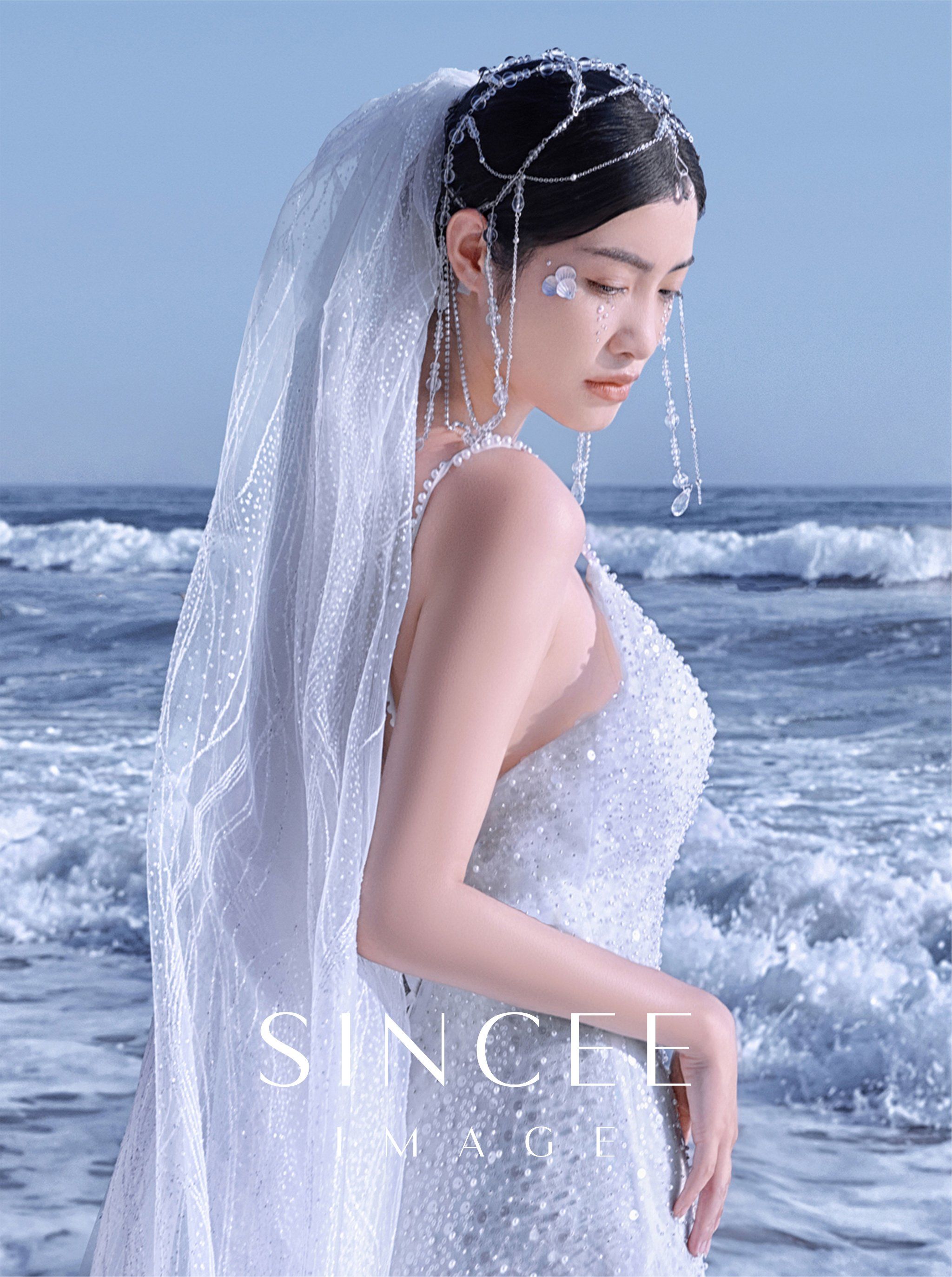 布灵布灵
闪闪发光的美人鱼婚纱照你爱了
吗?