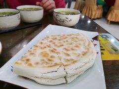 酱辣子锅盔-盛唐府乾州酸汤面