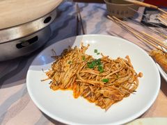 -肥肥虾庄·金牌油焖大虾(汉街SKP店)