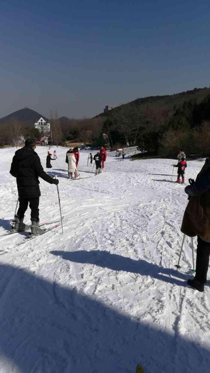 泉山森林公园滑雪场-"泉山滑雪场,雪量不够,人造雪比较薄,冰比.