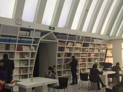 -钟书阁(松江泰晤士小镇店)