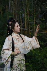 -一揽芳华汉服旗袍体验馆(拙政园店)