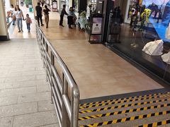 -王府井奥莱临潼小镇(临潼店)