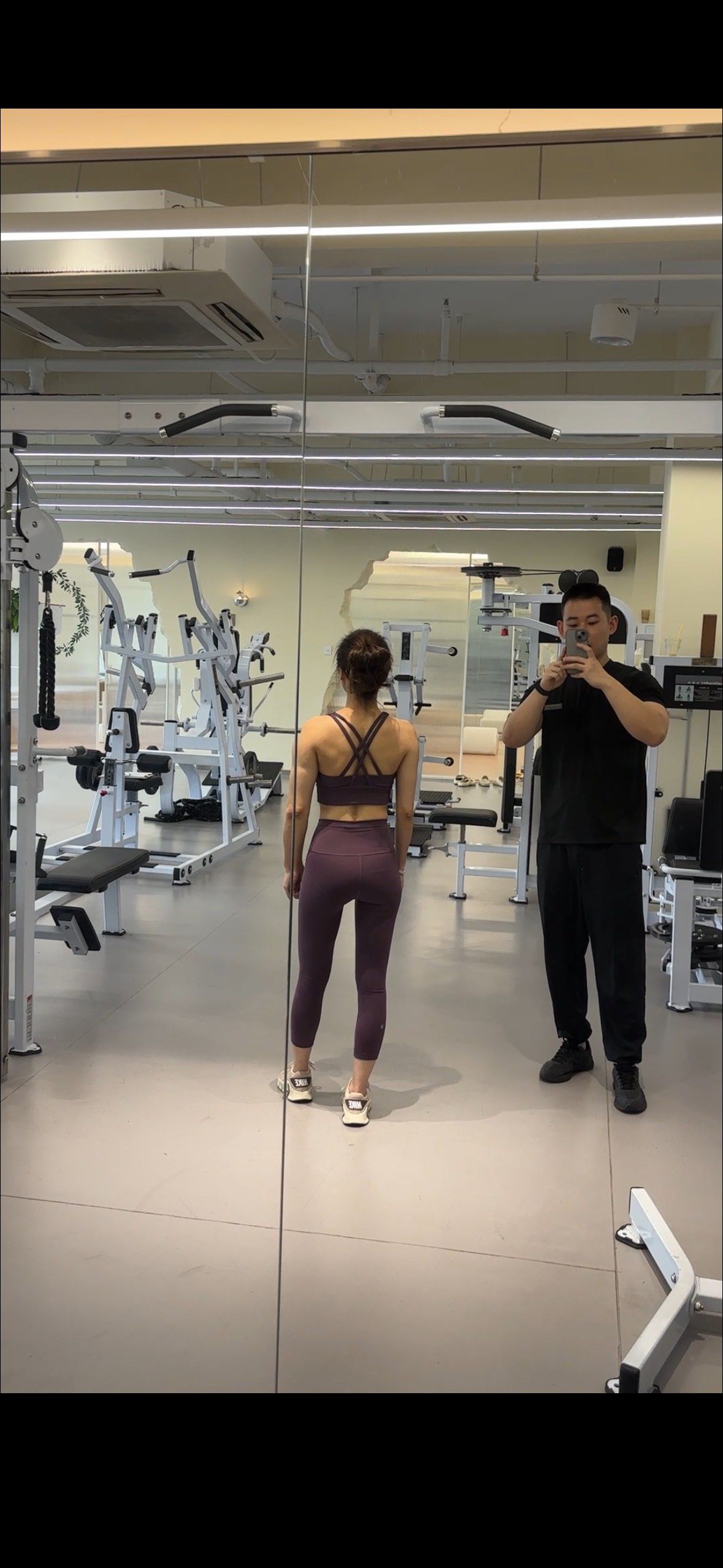 女生的背部线条也可以很漂亮哦