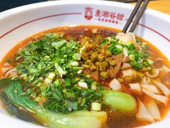 招牌红烧牛肉米粉-呷佬·长沙手工米粉(金沙江路店)
