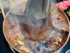 -果松木炭酸菜铜火锅·外婆参鸡汤