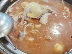 土茯苓鸽子汤-一煲鸽