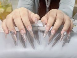 -艾珂·美甲美睫