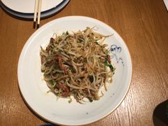 自家笨豆芽炒肉-陈阿婆鱼头泡饼·京味菜(复兴路店)