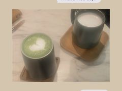 杏仁牛奶-彳亍咖啡·这里(水湾路店)