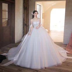 -Lady  Jane高端婚纱礼服馆