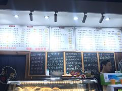 -何太太馄饨面铺(大浒东苑店)