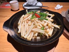 爆炒花生芽-帅巴人舅母子腊蹄民俗村