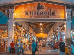 -席娜卡琳火车铁道夜市