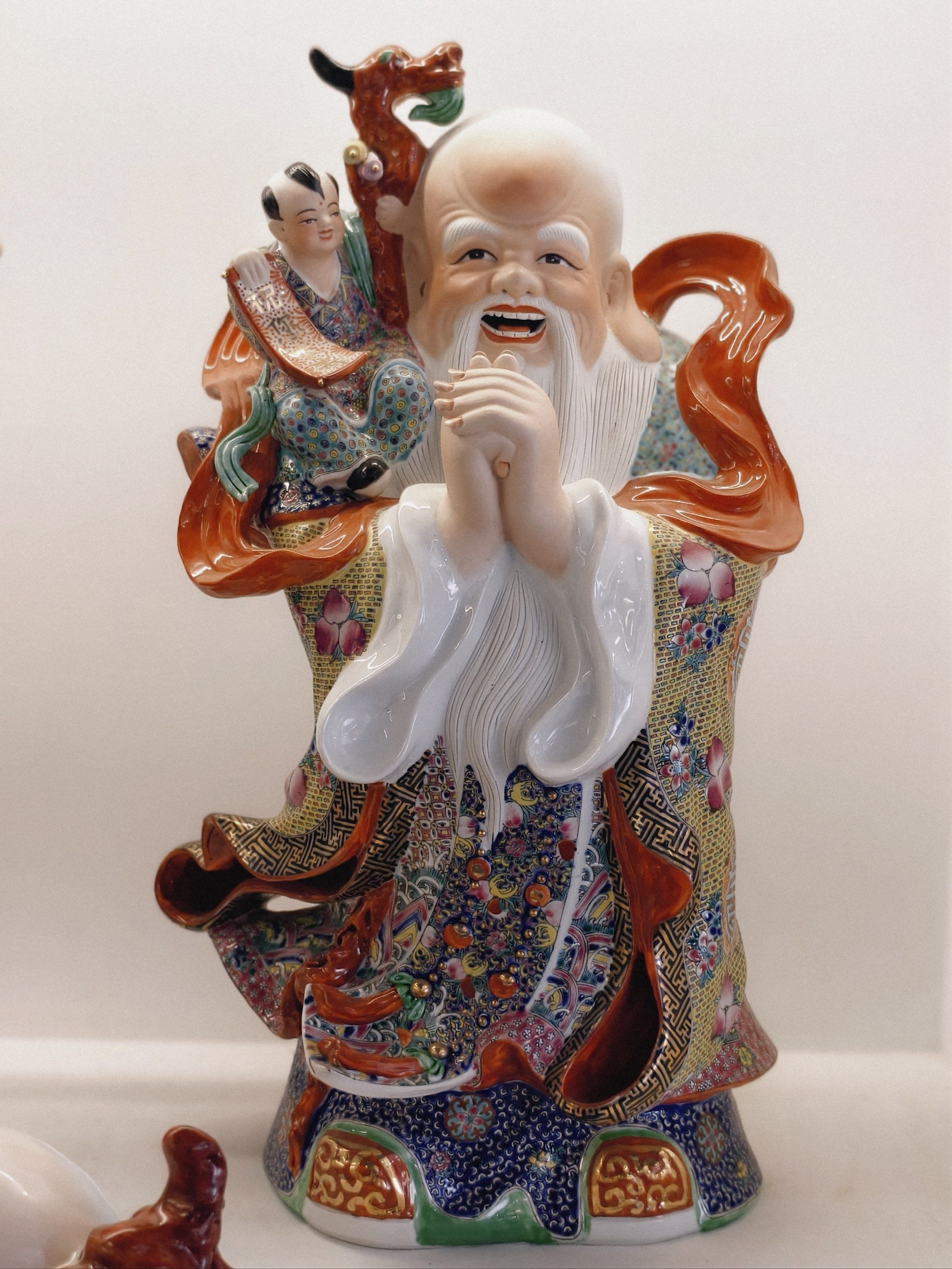 景德镇的雕塑瓷器,和创意瓷器相比