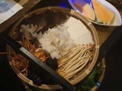 -尚尚仙·酸汤猪手·猪肚鸡火锅(华联万柳购物中心店)