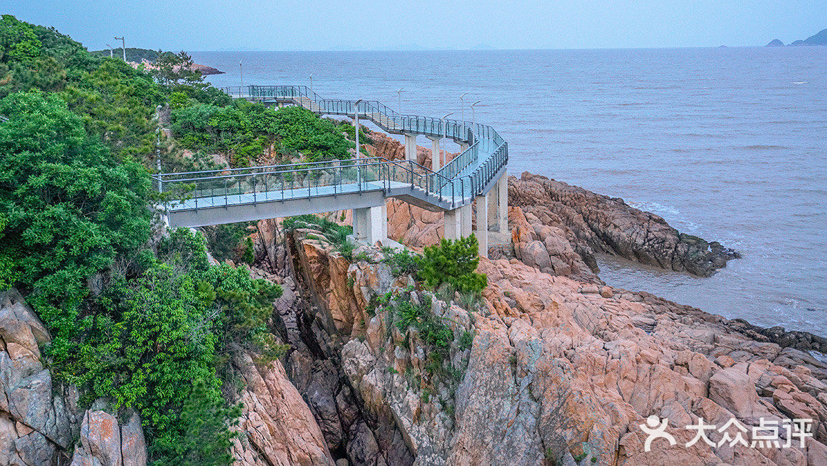 这里是象山的松兰山旅游度假区的玻璃栈道人少景美