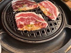 柠檬香草黑椒牛五花-小米烤肉-泥炉炭烤(常营店)