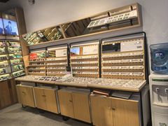 -LOOK眼镜·蔡司依视路配镜(宝山万达店)